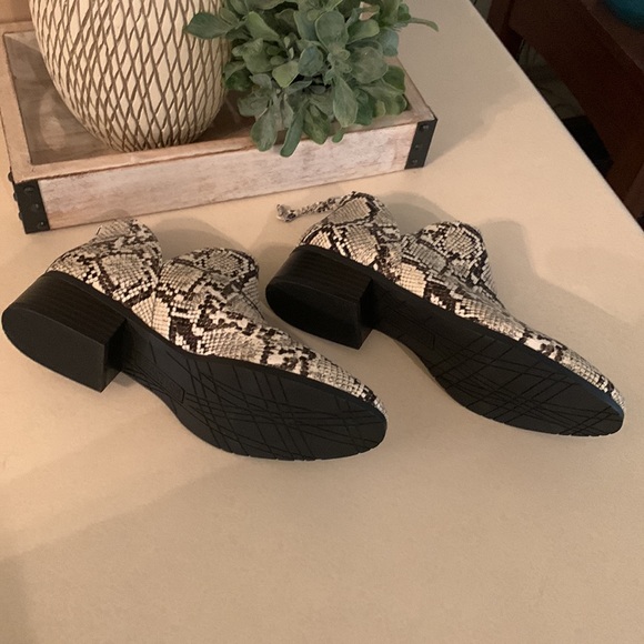 Kenneth Cole Reaction booties size 9 - Picture 4 of 5